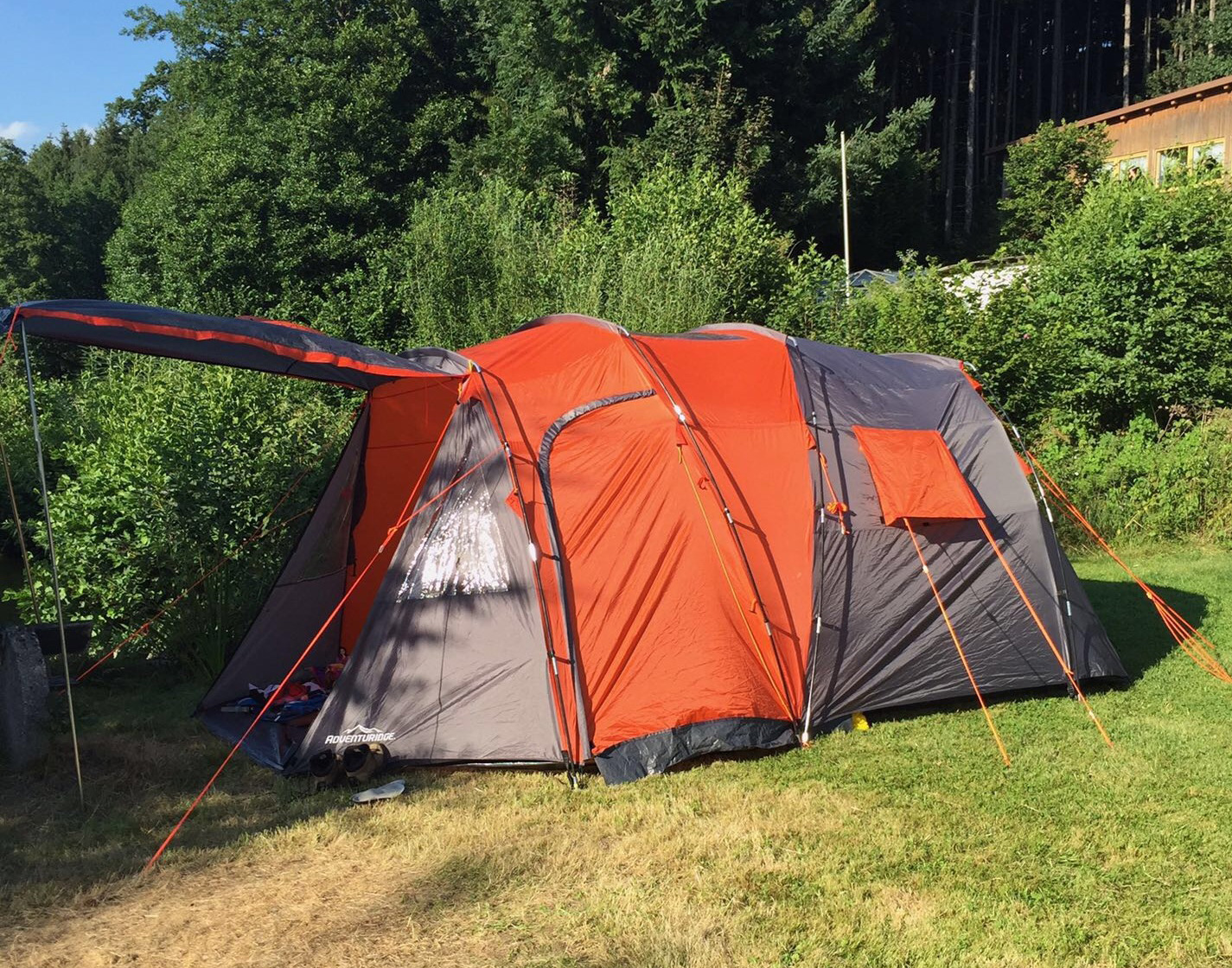 Zelt-auf-Campingplatz